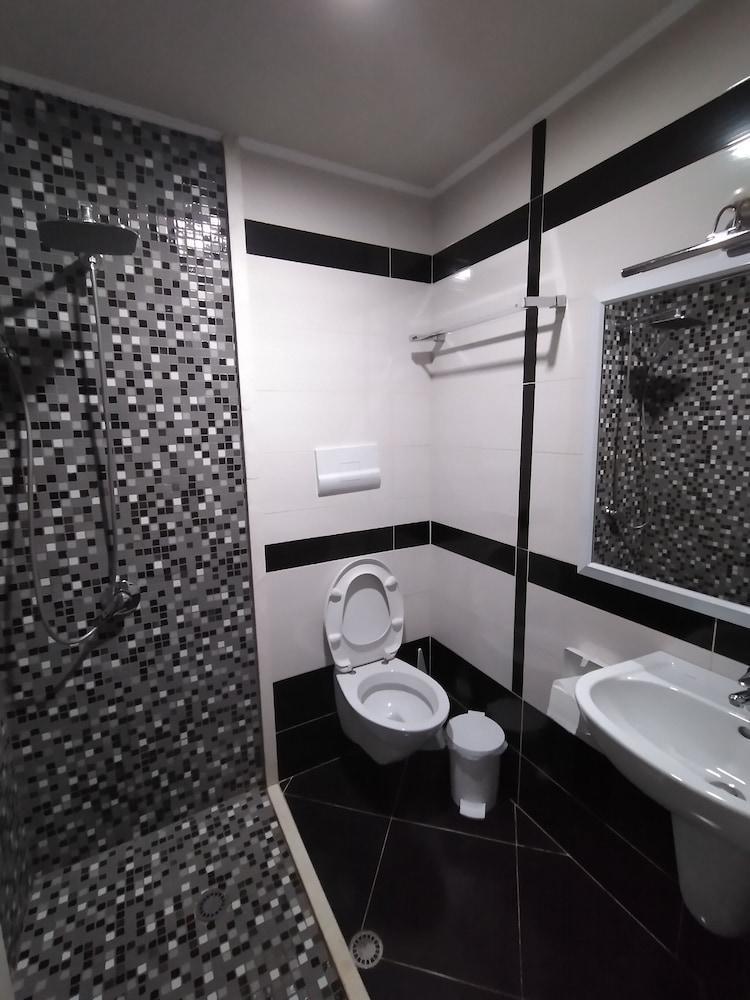 Hotel Kastria Tirana Kültér fotó
