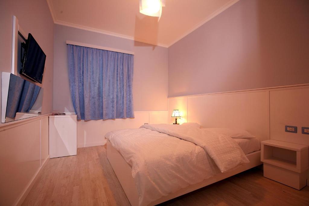 Hotel Kastria Tirana Kültér fotó