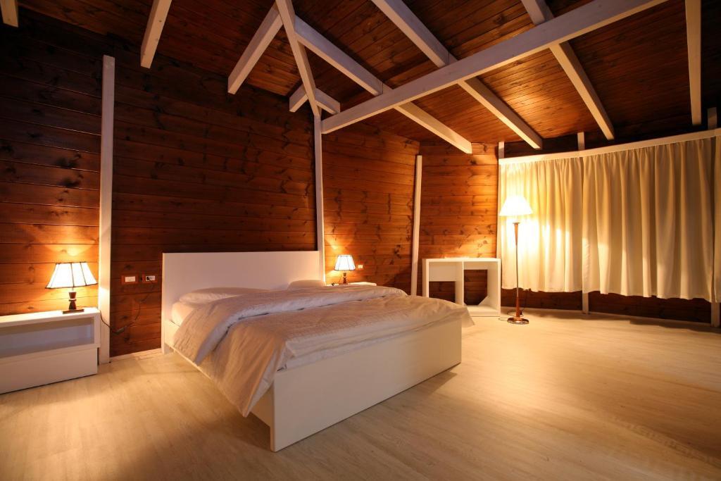 Hotel Kastria Tirana Kültér fotó