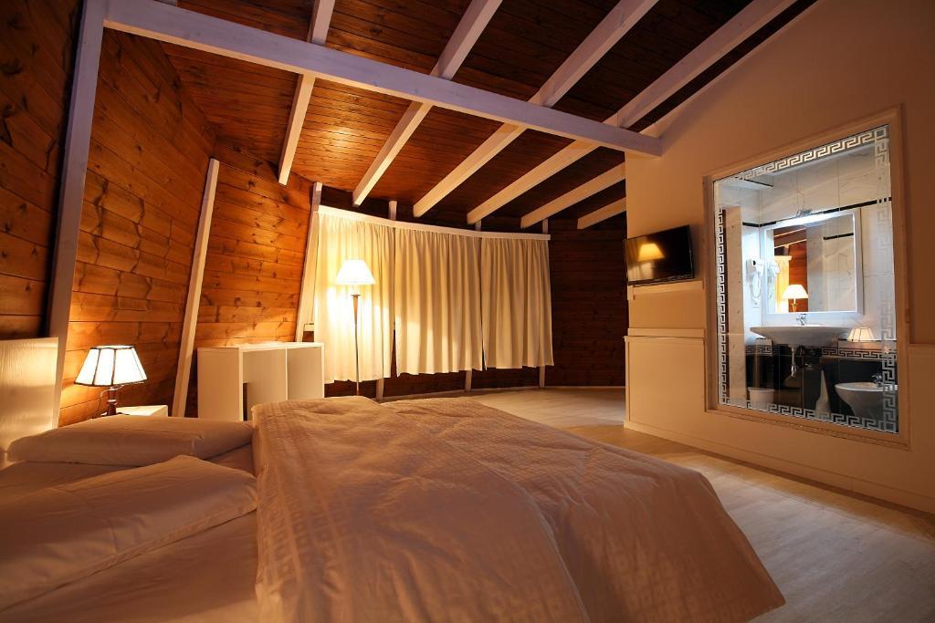 Hotel Kastria Tirana Kültér fotó