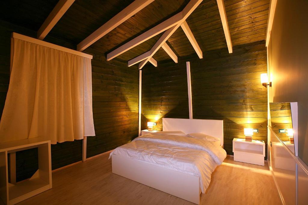 Hotel Kastria Tirana Kültér fotó