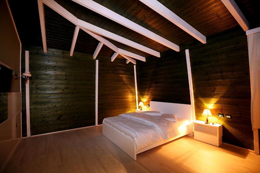 Hotel Kastria Tirana Kültér fotó