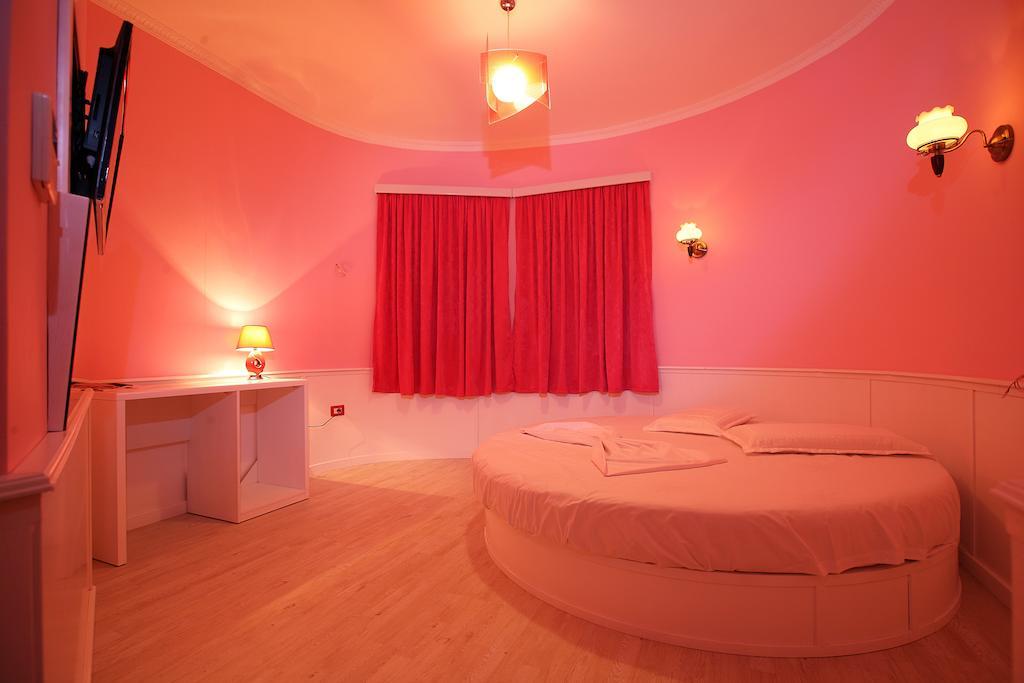 Hotel Kastria Tirana Kültér fotó