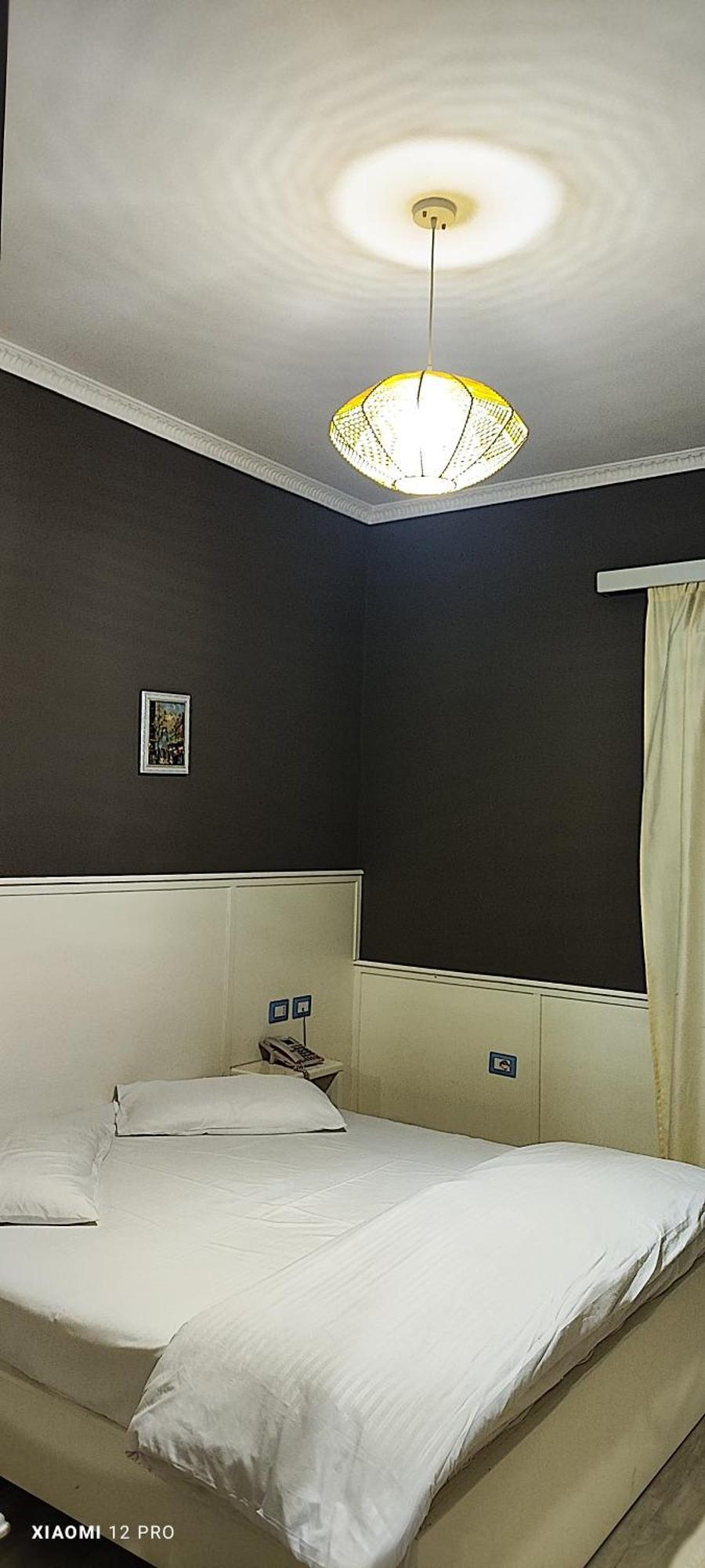 Hotel Kastria Tirana Kültér fotó
