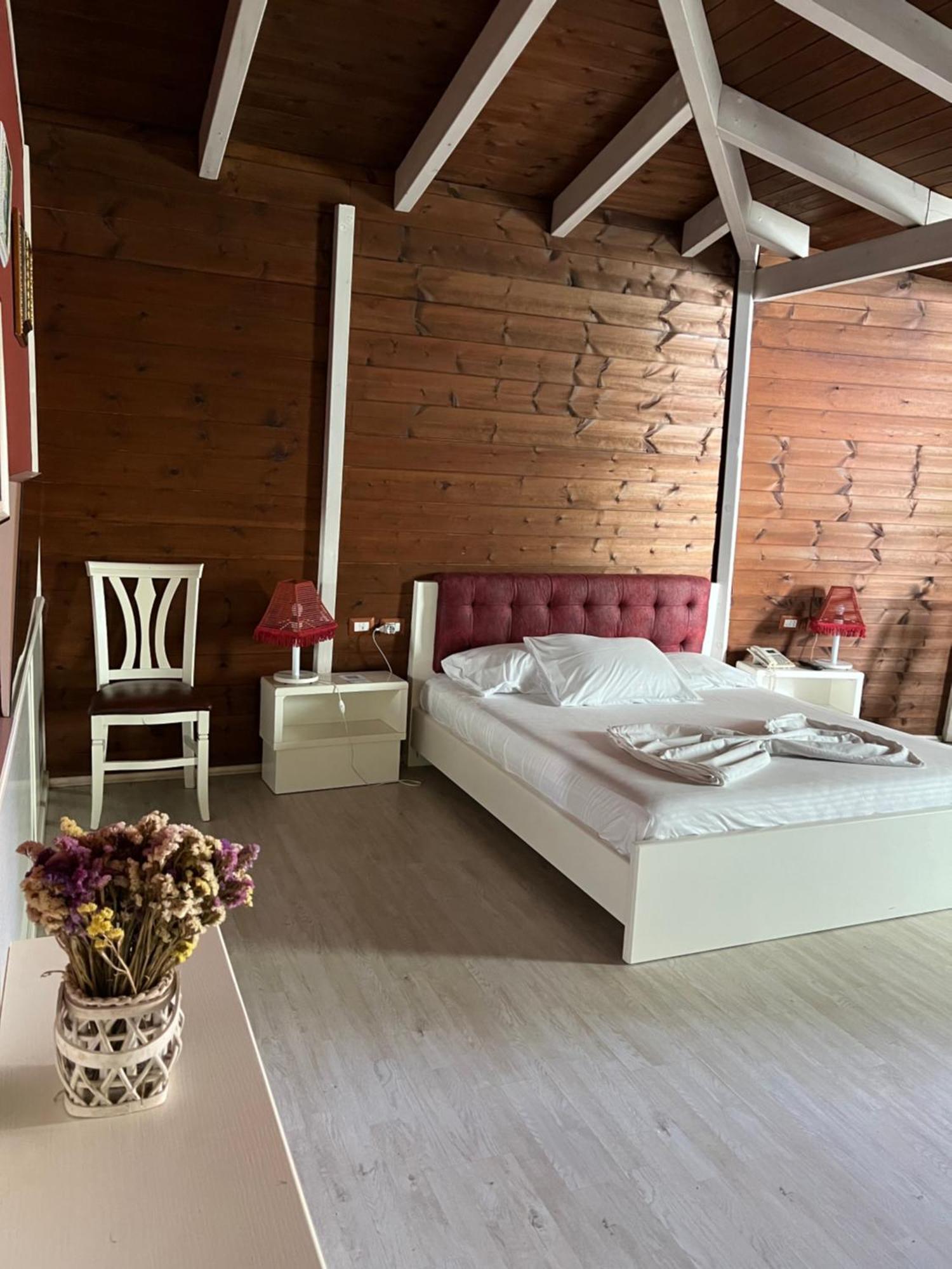 Hotel Kastria Tirana Kültér fotó
