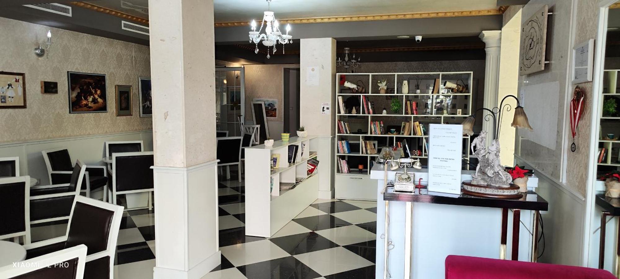 Hotel Kastria Tirana Kültér fotó