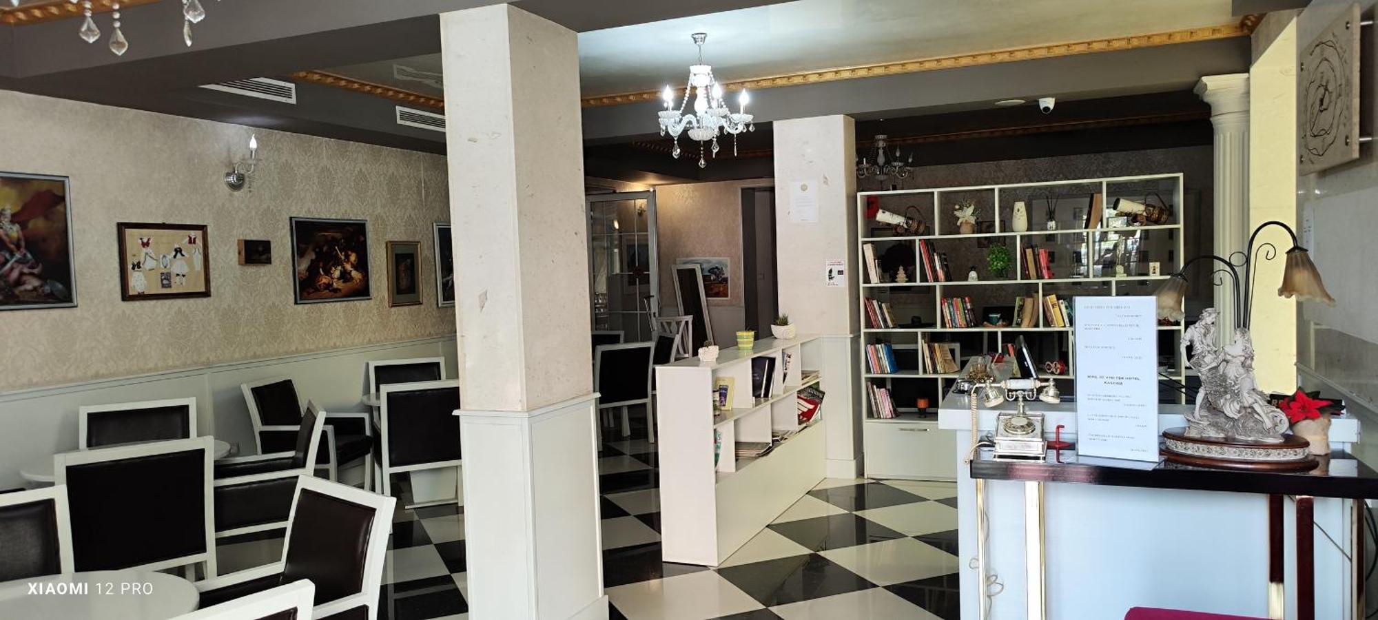 Hotel Kastria Tirana Kültér fotó