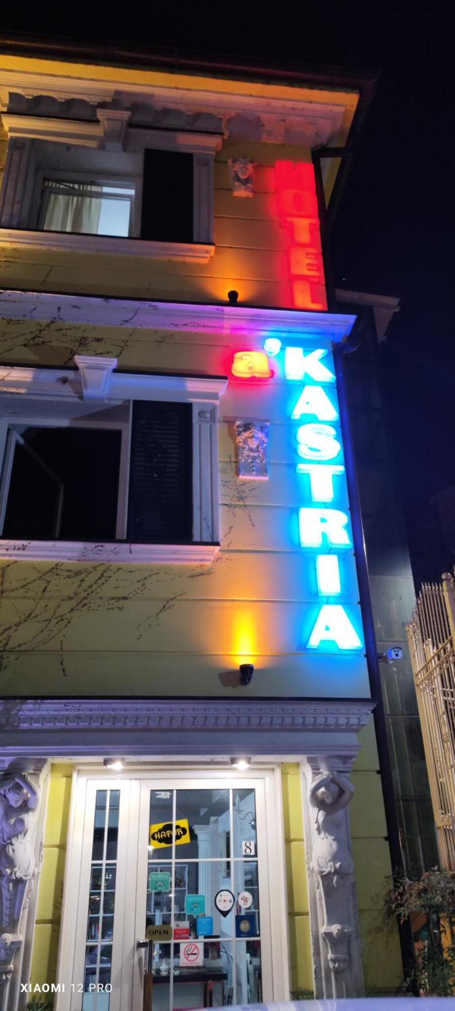 Hotel Kastria Tirana Kültér fotó