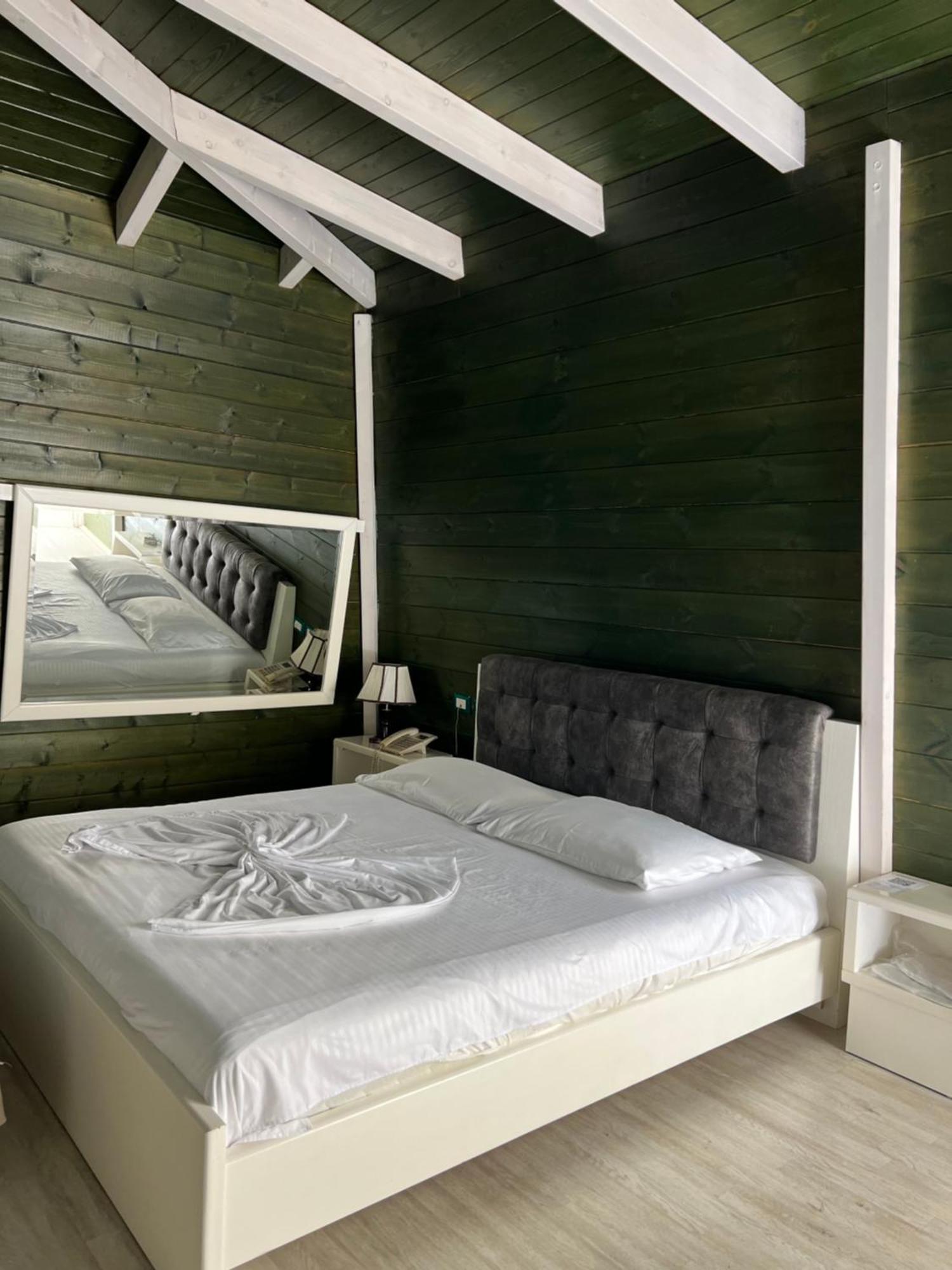 Hotel Kastria Tirana Kültér fotó