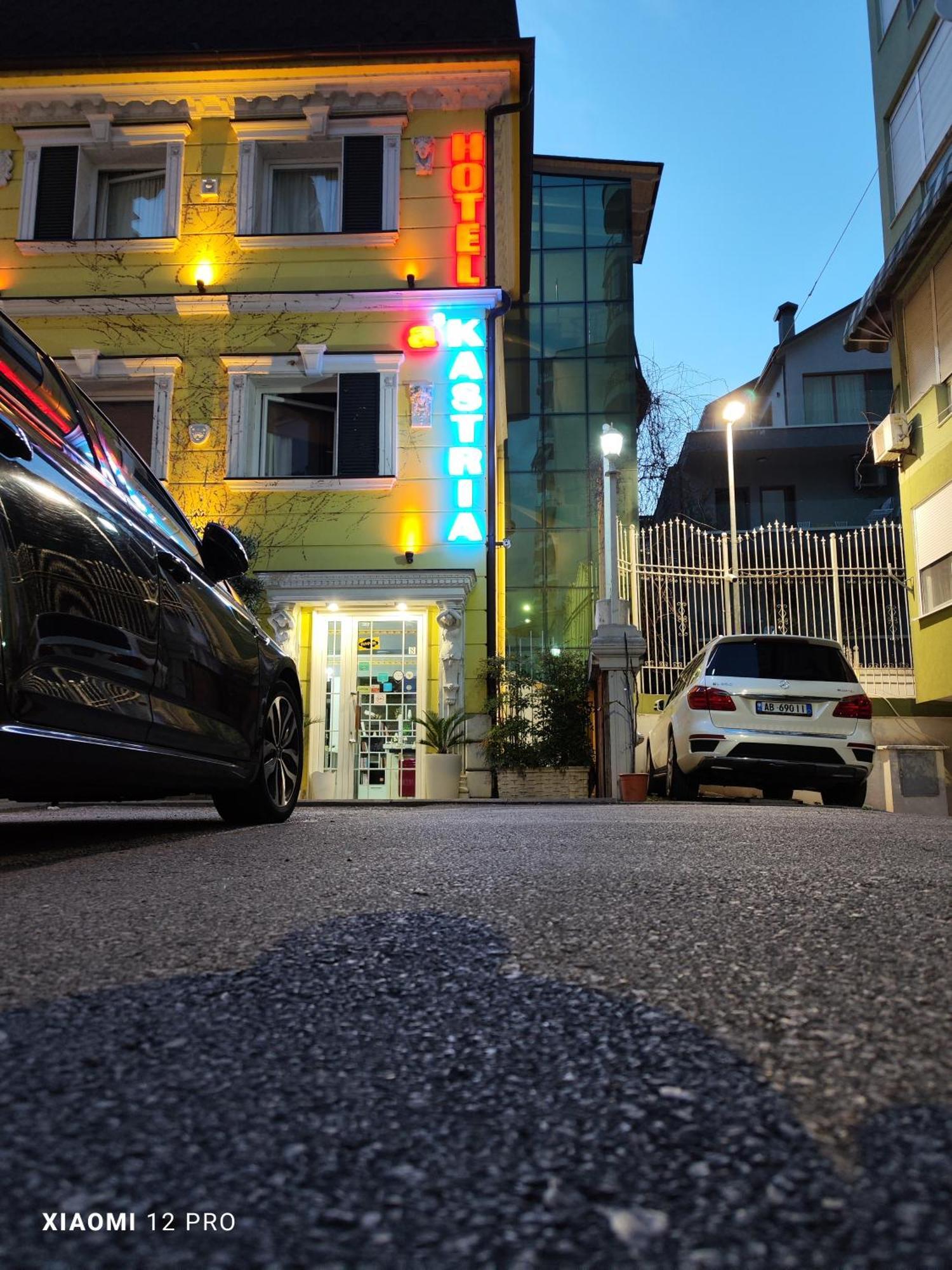 Hotel Kastria Tirana Kültér fotó