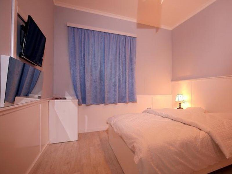 Hotel Kastria Tirana Kültér fotó