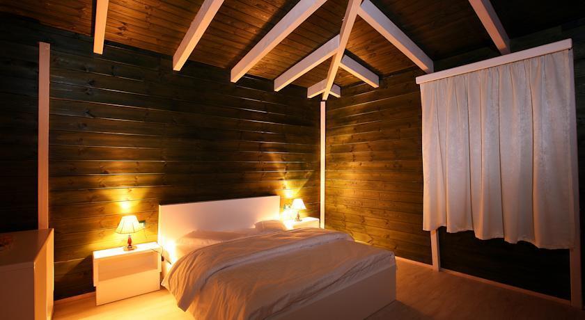 Hotel Kastria Tirana Kültér fotó
