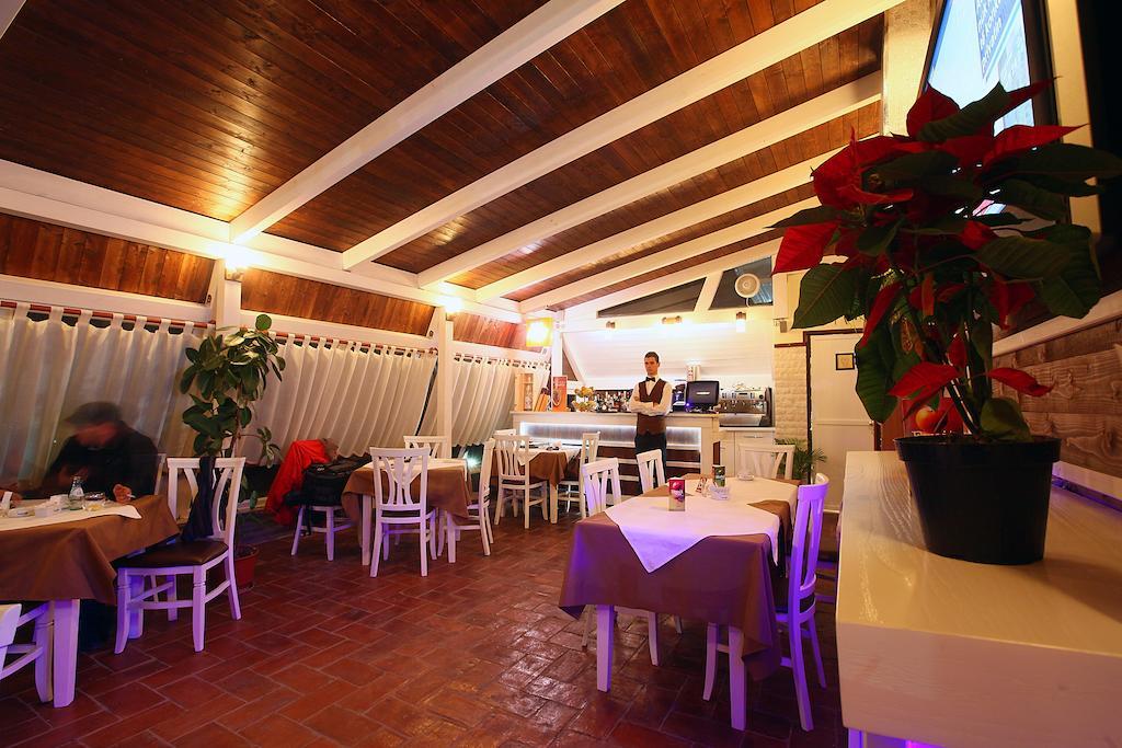 Hotel Kastria Tirana Kültér fotó