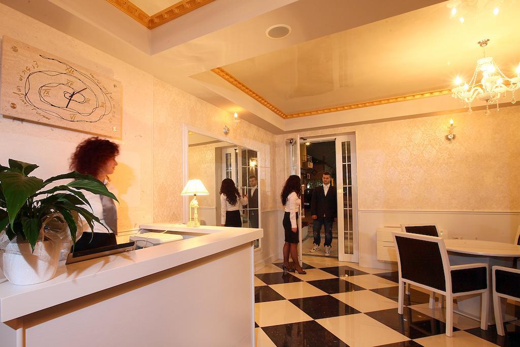 Hotel Kastria Tirana Kültér fotó
