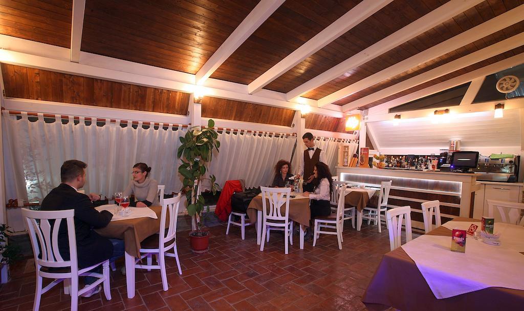 Hotel Kastria Tirana Kültér fotó
