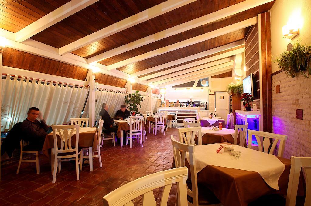 Hotel Kastria Tirana Kültér fotó